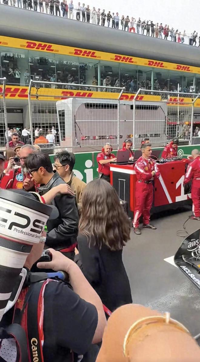 凯发国际周杰伦戴假发现身F1上海赛比林志